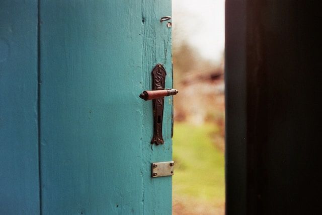 Hinter verschlossenen Türen